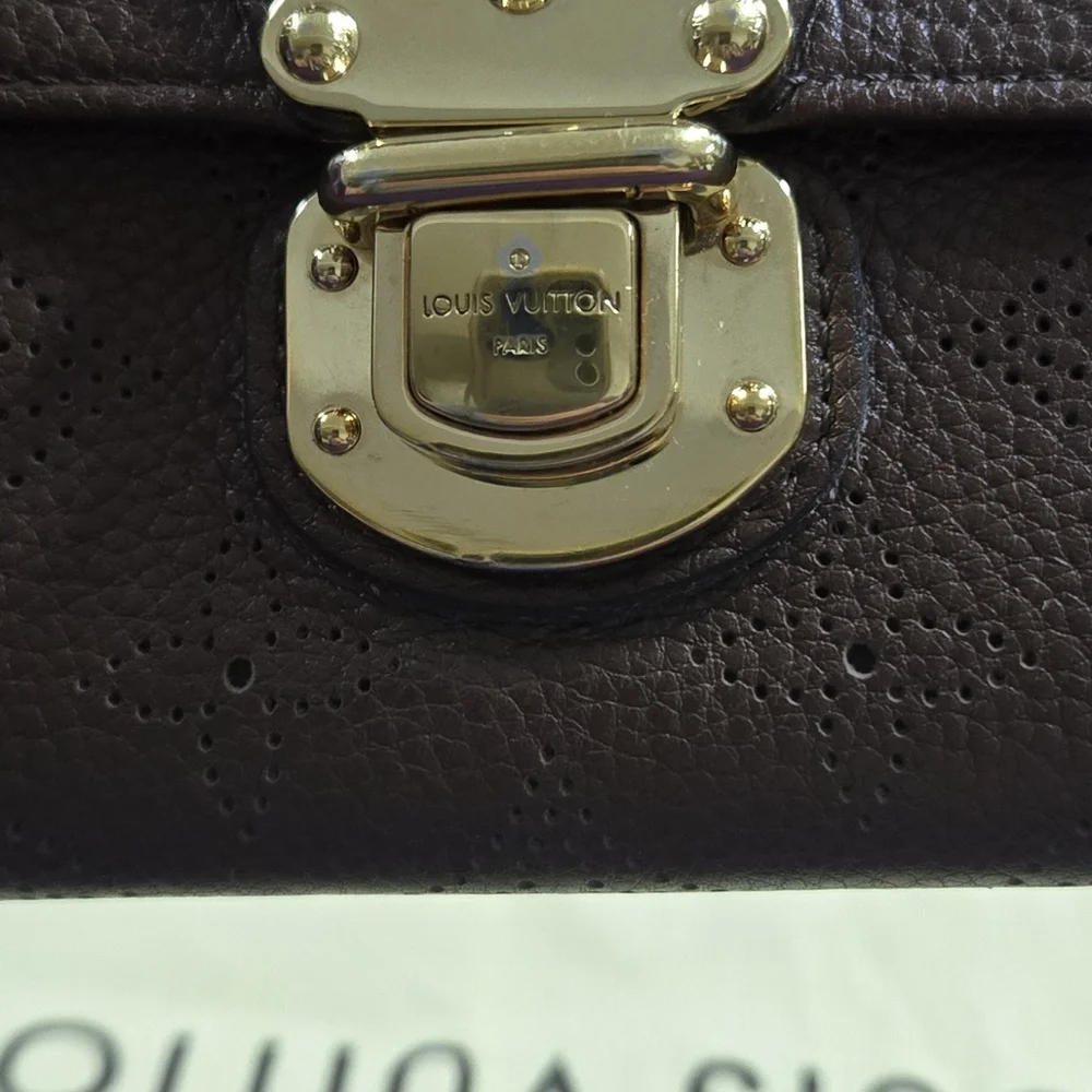 Louis Vuitton Mahina Leather Amelia Long Wallet - Picture 11 of 16